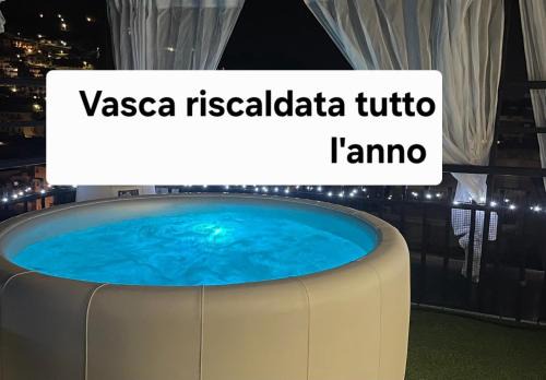 Rezza Apartment | Appartamento Rapallo Sky Garden Maria Jose Liguria - Attico vista mare - Terraces - 2 bagni- 2 Camera da Letto - Box, Wi-fi, Idromassaggio Free inteiro Attico per Voi, con Ascensore