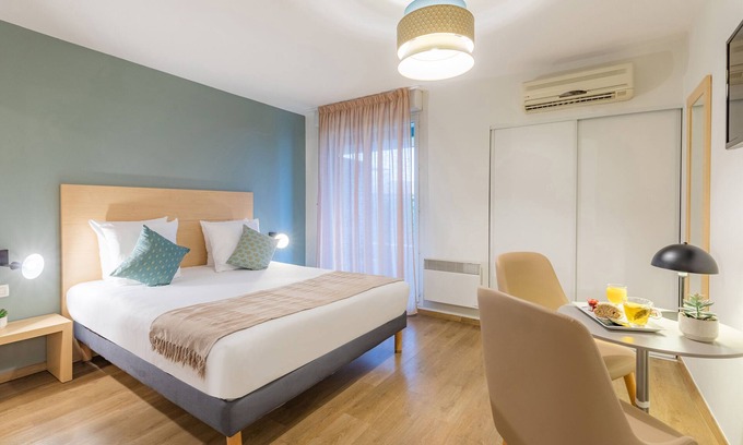 Lardenne Apartment | Appart’City Confort Toulouse Purpan