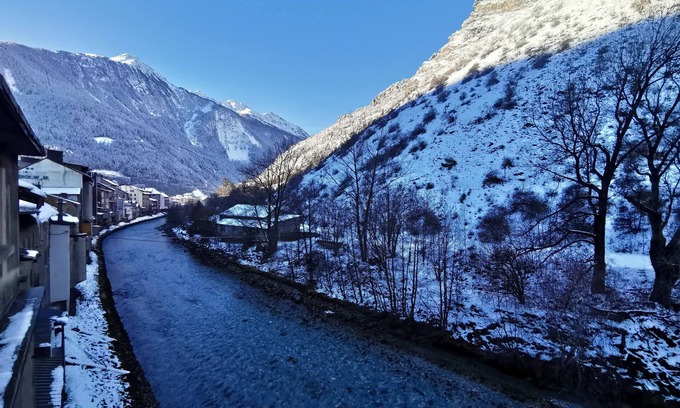 Modane Apartment | Appartement au bord de la Rivière