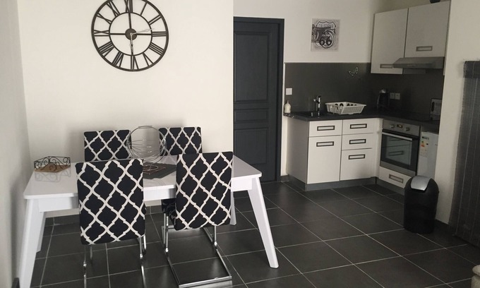 Loupian Apartment | Appartement au Coeur D'un Village Classé