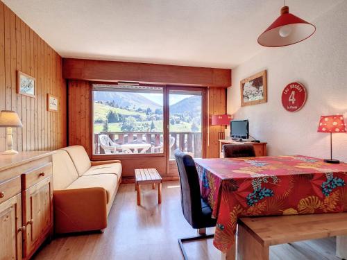 La Clusaz Apartment | Appartement cosy 4/6 pers. avec balcon sud et wifi à La Clusaz - FR-1-818-79