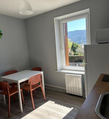 Saint-Nabord Apartment | Appartement cosy avec vue sur les montagnes