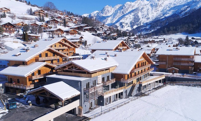 La Clusaz Condo | Appartement de Montagne | Accès Piscine Extérieure