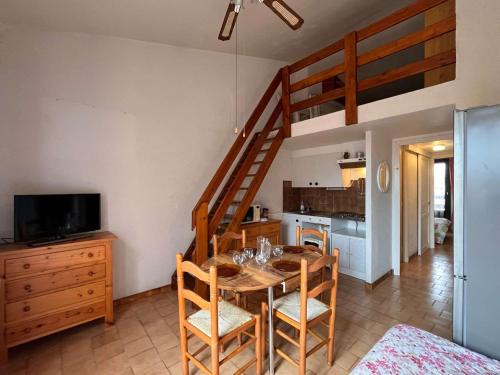 Port-la-Nouvelle Apartment | Appartement deux pièces mezzanine Port la Nouvelle PN005-035