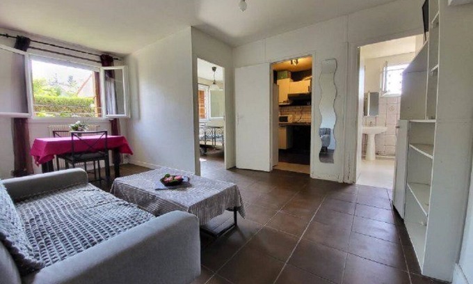 Rosny-sous-Bois Apartment | Appartement Entier Proche Paris Vue Jardin -rer E-12 mn