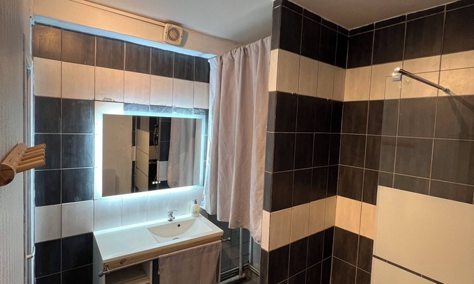 Barriere Saint Marc Apartment | Appartement Familiale 7 Personnes Orléans Prestigehost