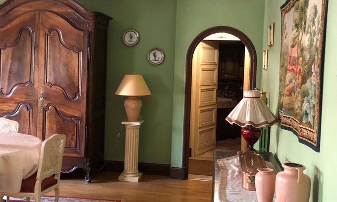 Saint-Cyprien-sur-Dourdou Apartment | Appartement de Caractère à Proximité de Conques