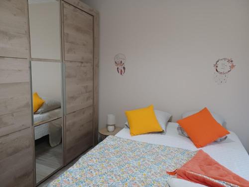 La Maurienne Apartment | APPARTEMENT, LA ROUTE DES GRANDES ALPES , 8 couchages, GARAGE pour motards, cyclistes, POSSIBILITÉ de studios supplémentaires, si plus de 6 pers