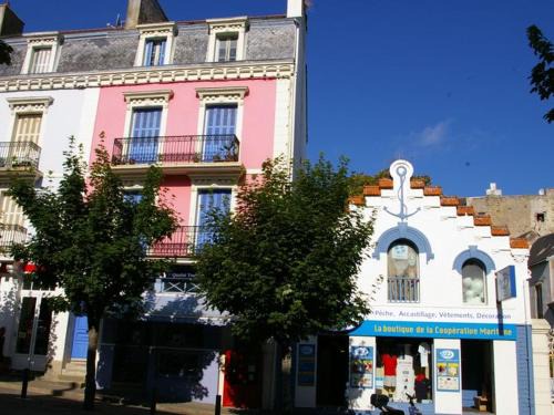 Le Palais Apartment | Appartement Le Palais, 3 pièces, 4 personnes - FR-1-418-83