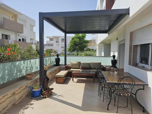 Imi Ouaddar Apartment | Appartement lumineux avec terrasse XXL, piscine & plage et vue montagne