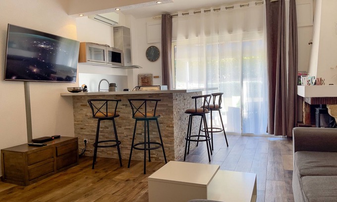 Pineto Apartment | Appartement Maenat climatisée à 200 m de la plage