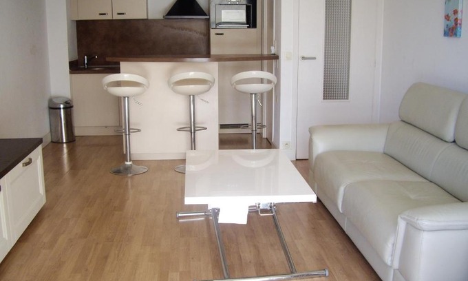 Cap-d'Antibes Apartment | Appartement moderne à Antibes - 50 m² - Vue sur jardin