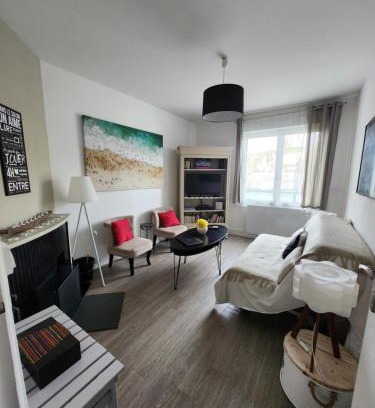 Dieppe Apartment | Appartement Quai Ouest, vue entrée port, Stationnement gratuit, Lits faits pour votre arrivée, serviettes de toilettes fournies