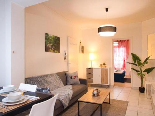 Saint-Serge Apartment | Appartement quartier NEY 3 personnes