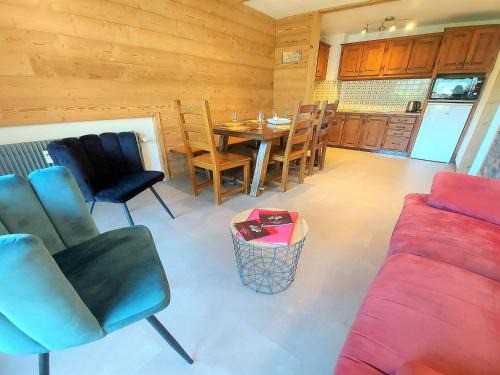 Samoens Apartment | Appartement rénové avec mezzanine et balcon au cœur de Samoëns, idéal pour famille nombreuse - FR-1-624-69