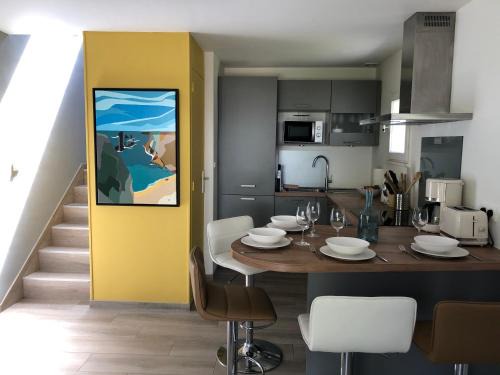 Le Palais Apartment | Appartement rénové en duplex à proximité du centre