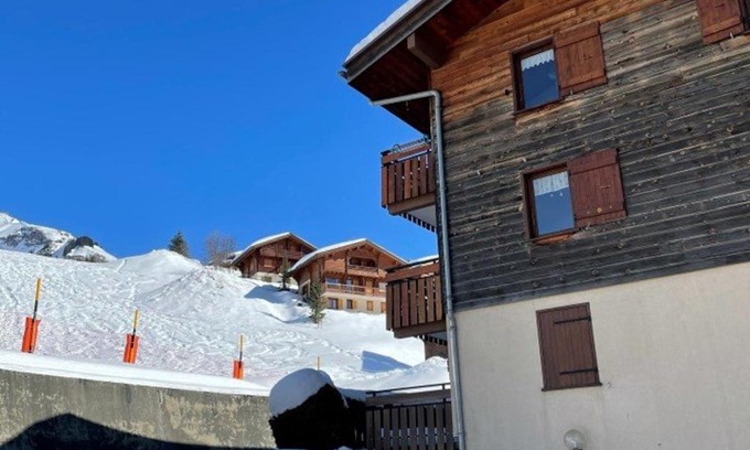 Le Chinaillon Apartment | Appartement skis aux pieds, cosy 2 pièces, terrasse Sud/Est, 1er étage, idéal pour 4 personnes - FR-1-458-131