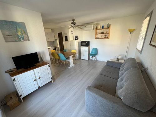 Port Leucate Apartment | Appartement T2 climatisé, rénové, proche plage, avec terrasse et parking - Port Leucate - FR-1-81-586