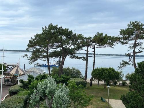 Le Moulleau Apartment | Appartement T3 Front de Mer avec Terrasse, Parking et Accès Direct Plage au Moulleau - FR-1-374-212