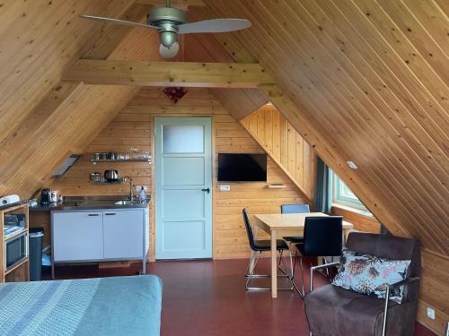 It Heidenskip House | Appartementen en Vakantiehuisje Ursula