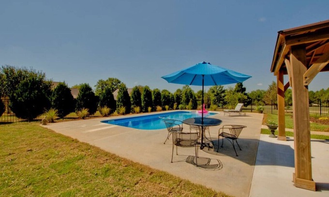 Madison House | Apperson House-Pet Friendly - Pool -Space Camp