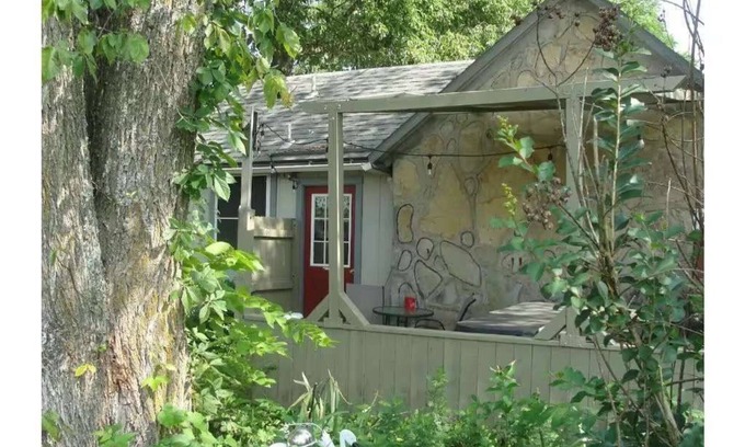 Eureka Springs Cottage | Apple Blossom Cottage
