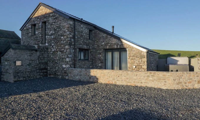 Dalton-in-Furness Cottage | APPLE TREE BARN, family friendly, with hot tub in Dalton-In-Furness