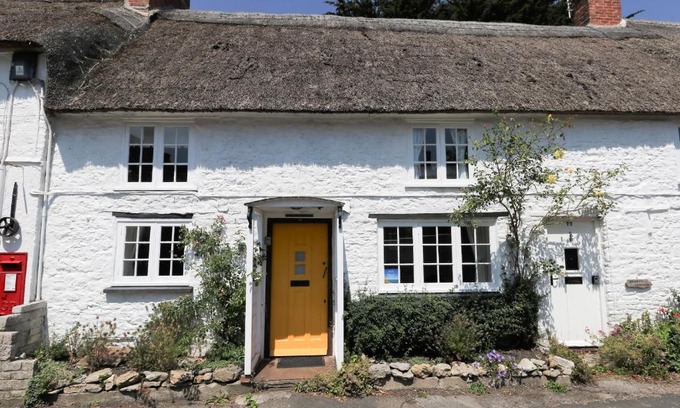 Burton Bradstock House | Apple Tree Cottage