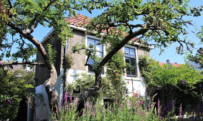 Gouda House | Apple Tree Cottage - charming home at beautiful canal in our idyllic garden
