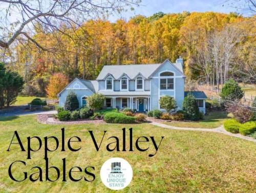 Hendersonville House | Apple Valley Gables-Cozy mountain home with views