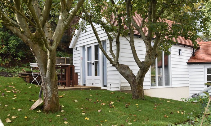Playden Apartment | Applecote is a unique couples retreat only a short walk from the centre of Rye