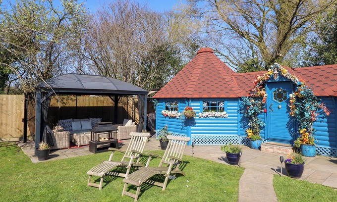 Dolphin Cottage | Applejacks Orchard