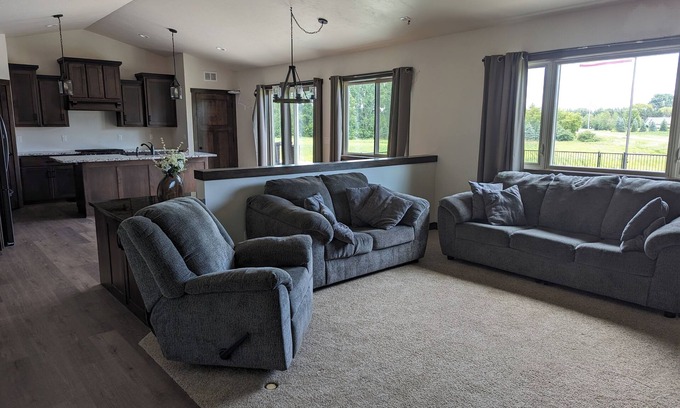 Forest Junction House | Appleton Country home with AC and Wifi