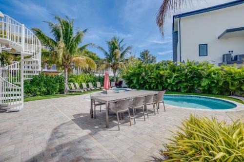 Anna Maria Villa | Approx 40 steps to beach entrance of Anna Maria beach