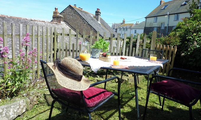 Coverack Cottage | April Cottage
