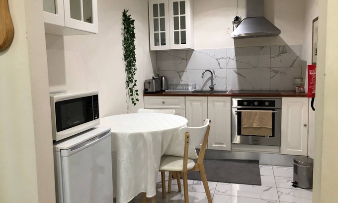 Melton West House | Aprtment in large home w/parking close to hiking trails/swimpool/shopping mall