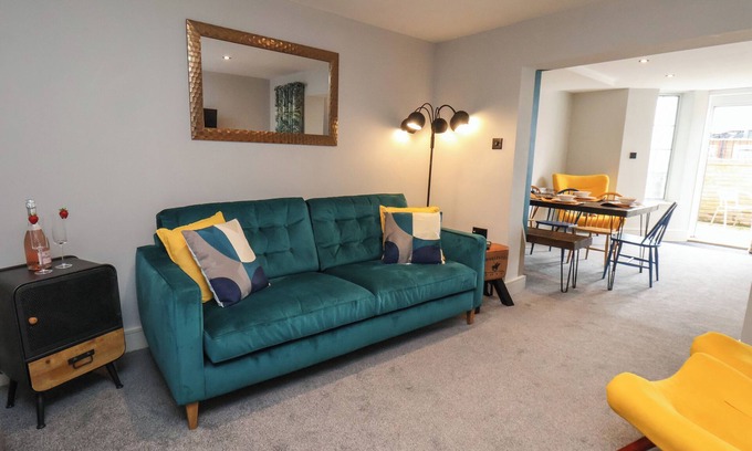 Bridlington Cottage | APT 1 @ HUNTER'S QUAY, pet friendly, with a garden in Bridlington