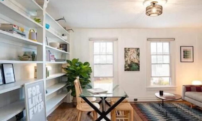 Hudson House | APT 2 - La Maison Hudson: Charming 1BR In Prime Location: Walk To Warren, Train
