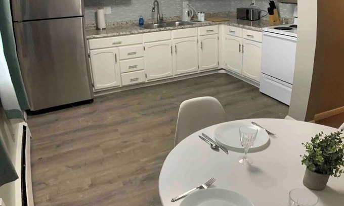 Masury Apartment | Apt 4 Convenient Location