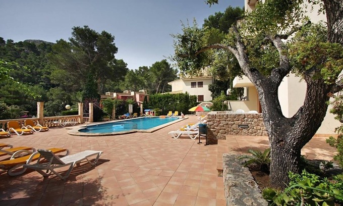 Cala San Vicente House | Apt. Roble with balcony, communal pool, close to the beach 300 m, Wifi