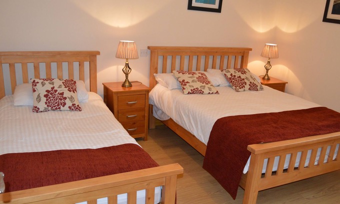 Dublin Apartment | Apt sleeps 5 within walking distance to city, park 10 min walk and zoo 15 min