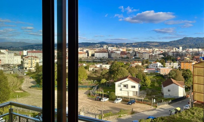 Poio Apartment | APT SOLEADO y SILENCIOSO - GARAJE- A 17 min andando del centro de Pontevedra