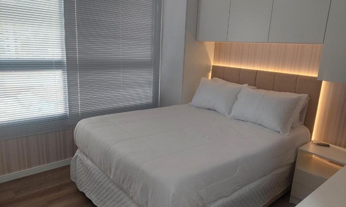 Reboucas Apartment | Apto Stúdio Área Central - Valor para 2 pessoas - Crianças Grátis - Colchão com massageador!
