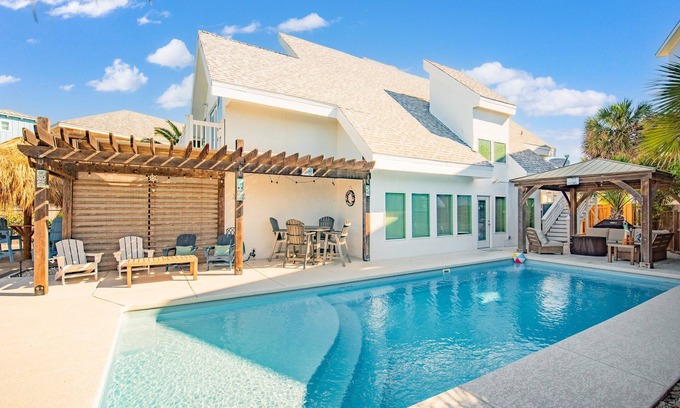 Port Aransas House | Aqua Dreams | Pool Game Room Pets Boat Park!