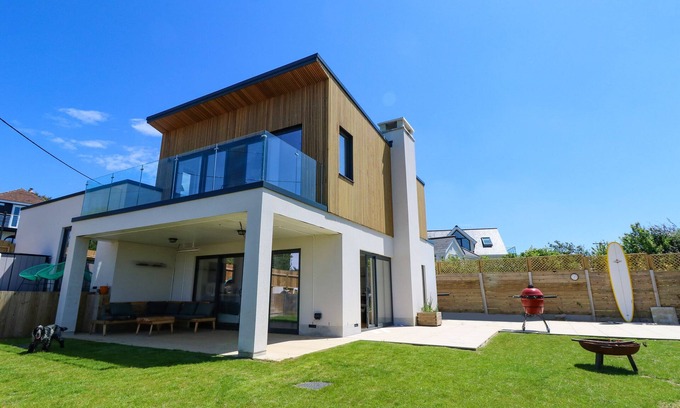 Cowes Cottage | AQUANAUT, pet friendly, luxury holiday cottage in Gurnard