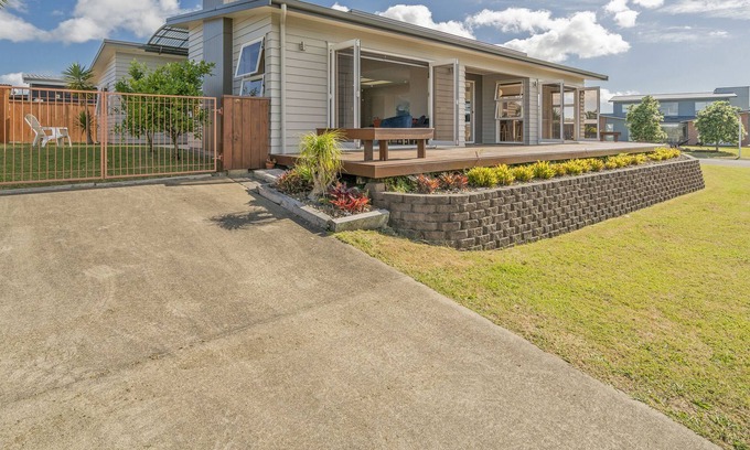 Whitianga Cottage | Aquila Views - Whitianga Holiday Home