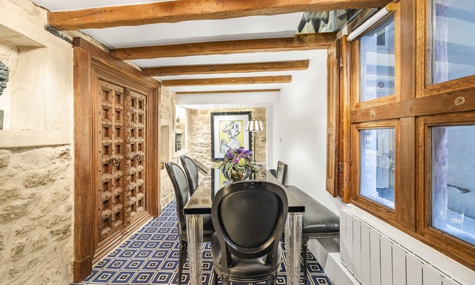 Quartier Sainte-Avoye Apartment | Aquipic, 2BR/1BA, 4 people