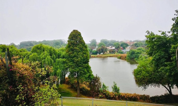 Greater Johannesburg Metropolitan Area House | Ararat Haven with Lake View