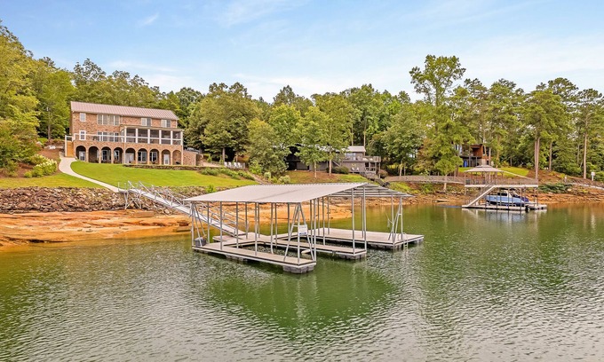 Crane Hill House | Arches: 8 BR, 8 BA in Crane Hill, Sleeps 24