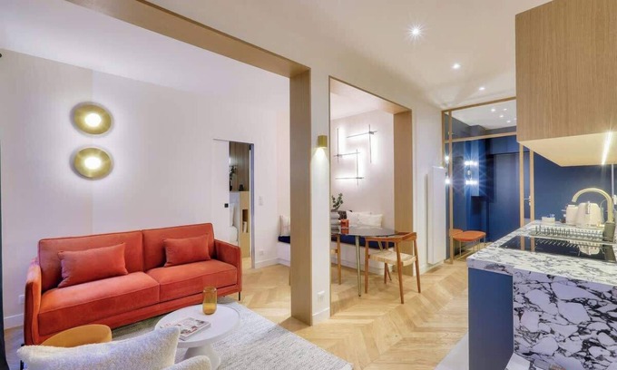 Porte-Saint-Martin Apartment | Architect-designed apartment in the heart of Paris